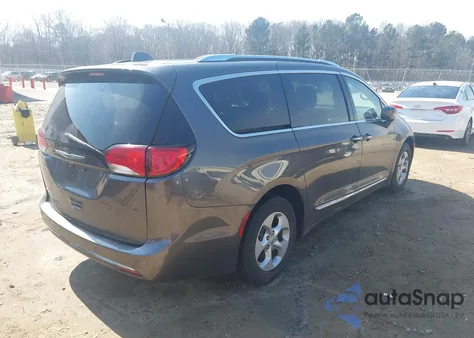 2017 Chrysler Pacifica Touring-L Plus z USA, uszkodzony, nr VIN 2C4RC1EG5HR602792